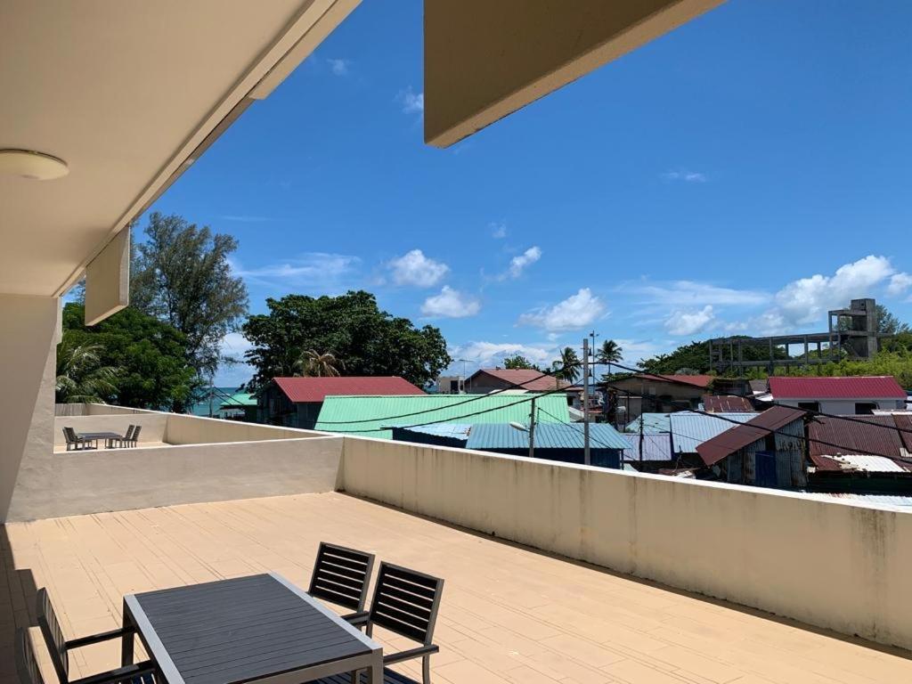 By The Sea Batu Ferringhi Apartment ภายนอก รูปภาพ